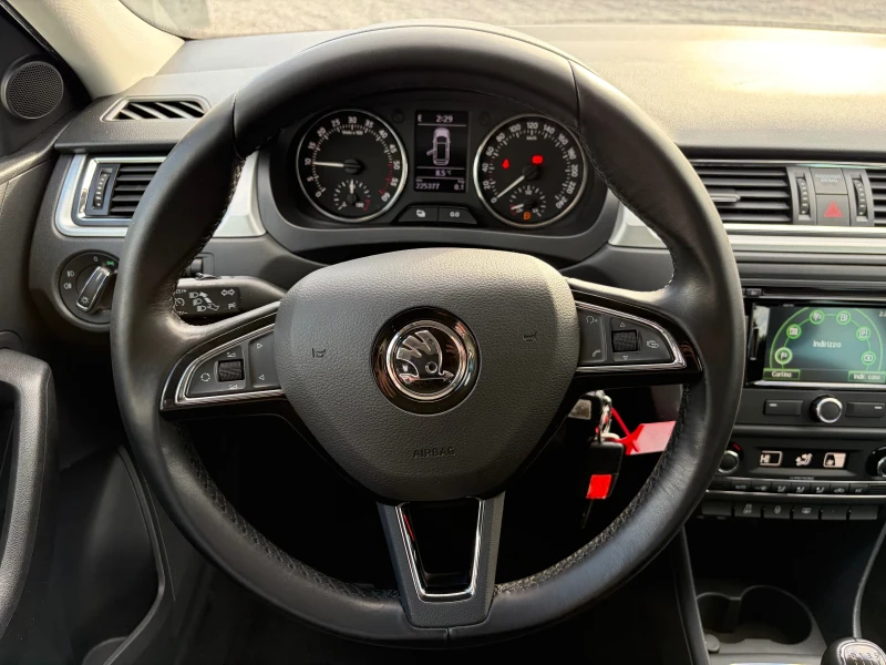 Skoda Rapid ELEGANCE 1.6TDI-105k.c /Navi., Xenon/, снимка 12 - Автомобили и джипове - 53563269