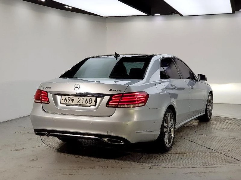 Mercedes-Benz E 300 E300 4MATIC Avantgarde| 302к.с., снимка 4 - Автомобили и джипове - 56255736