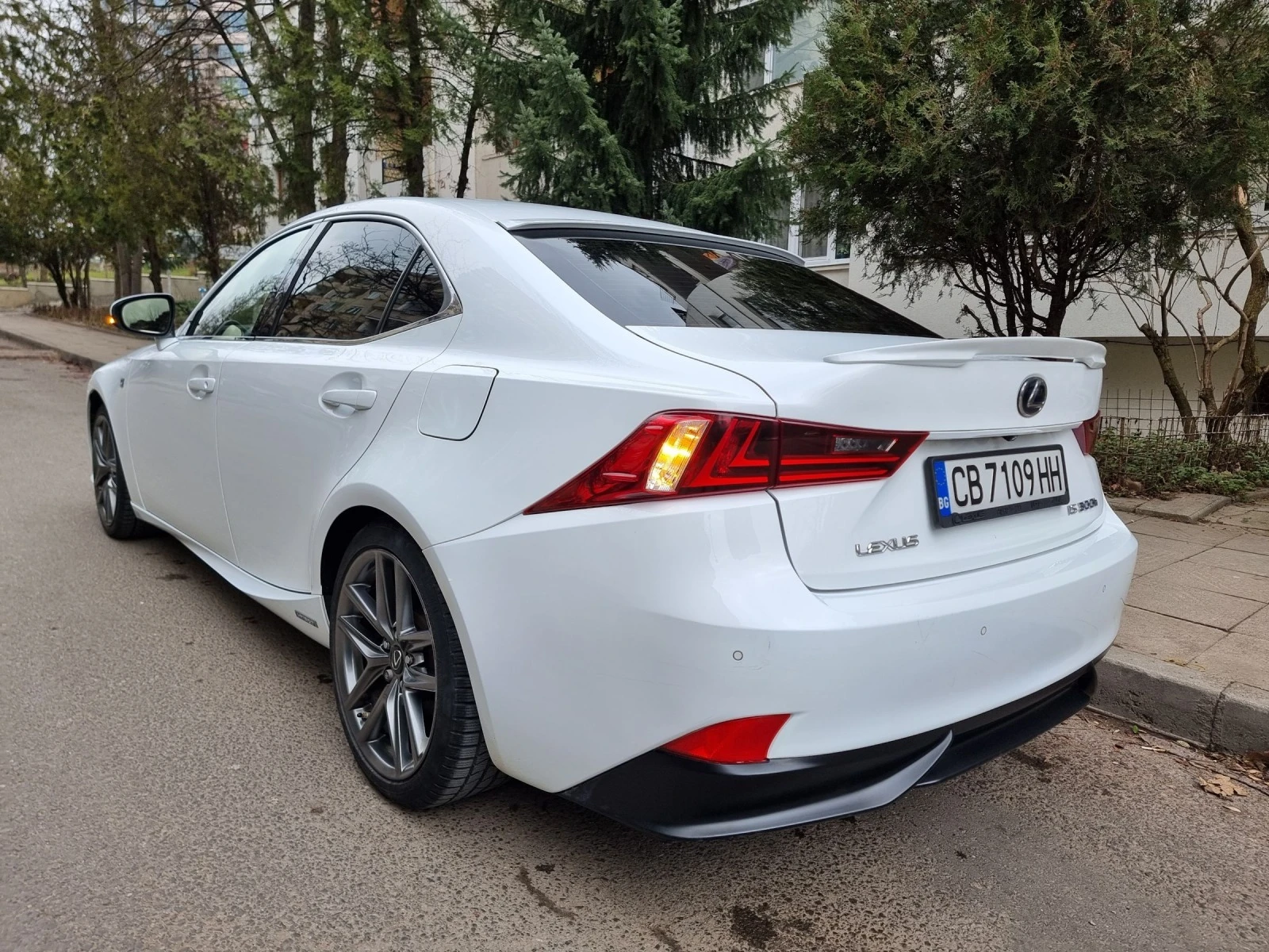 Lexus IS IS 300H  - изображение 6