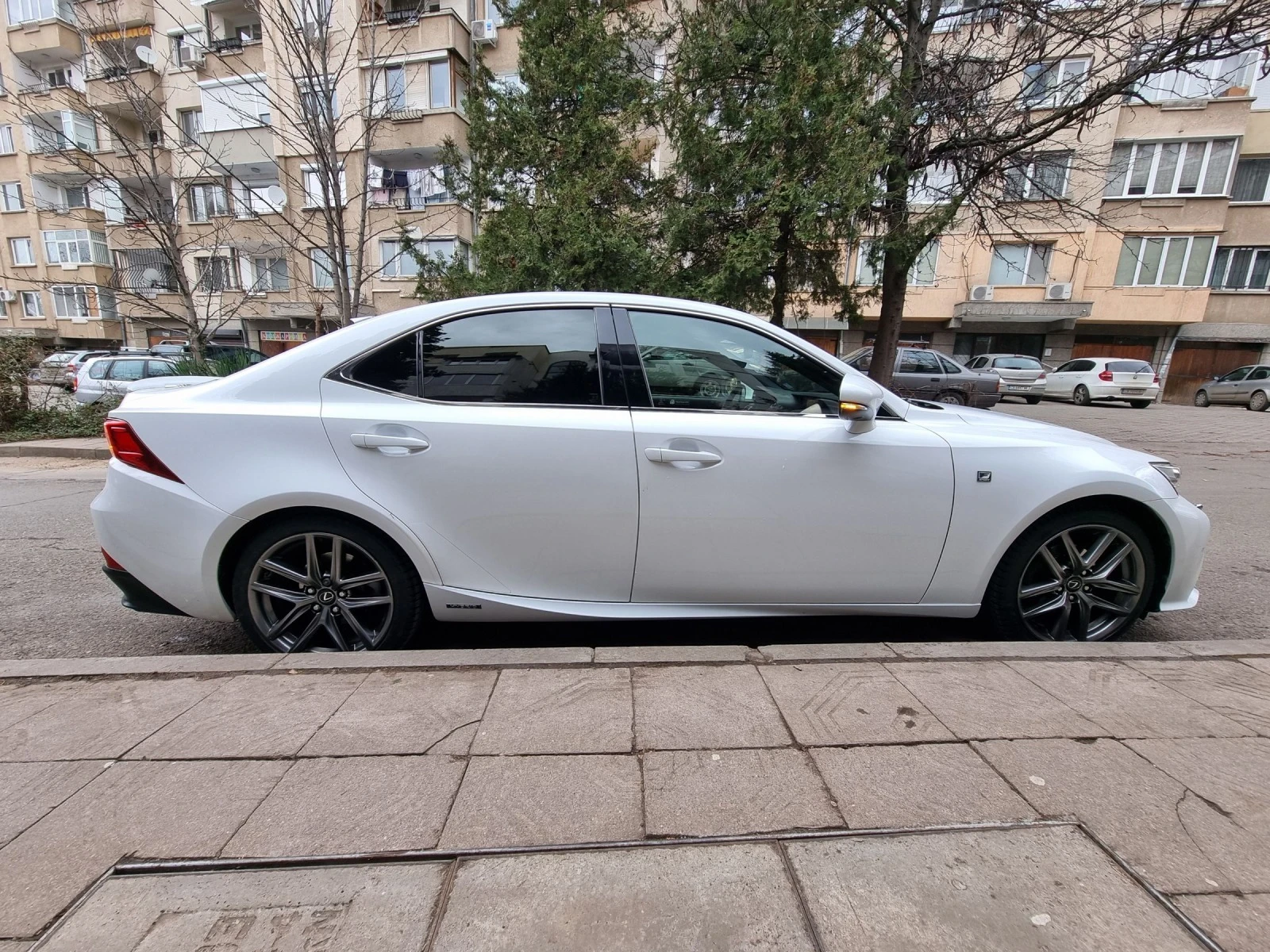 Lexus IS IS 300H  - изображение 3