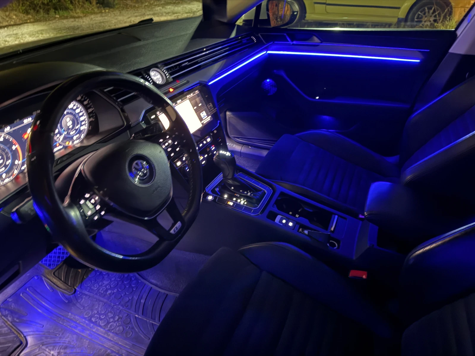 VW Passat 2.0TDI R-line DISTROIC /FULL LED | Mobile.bg   16