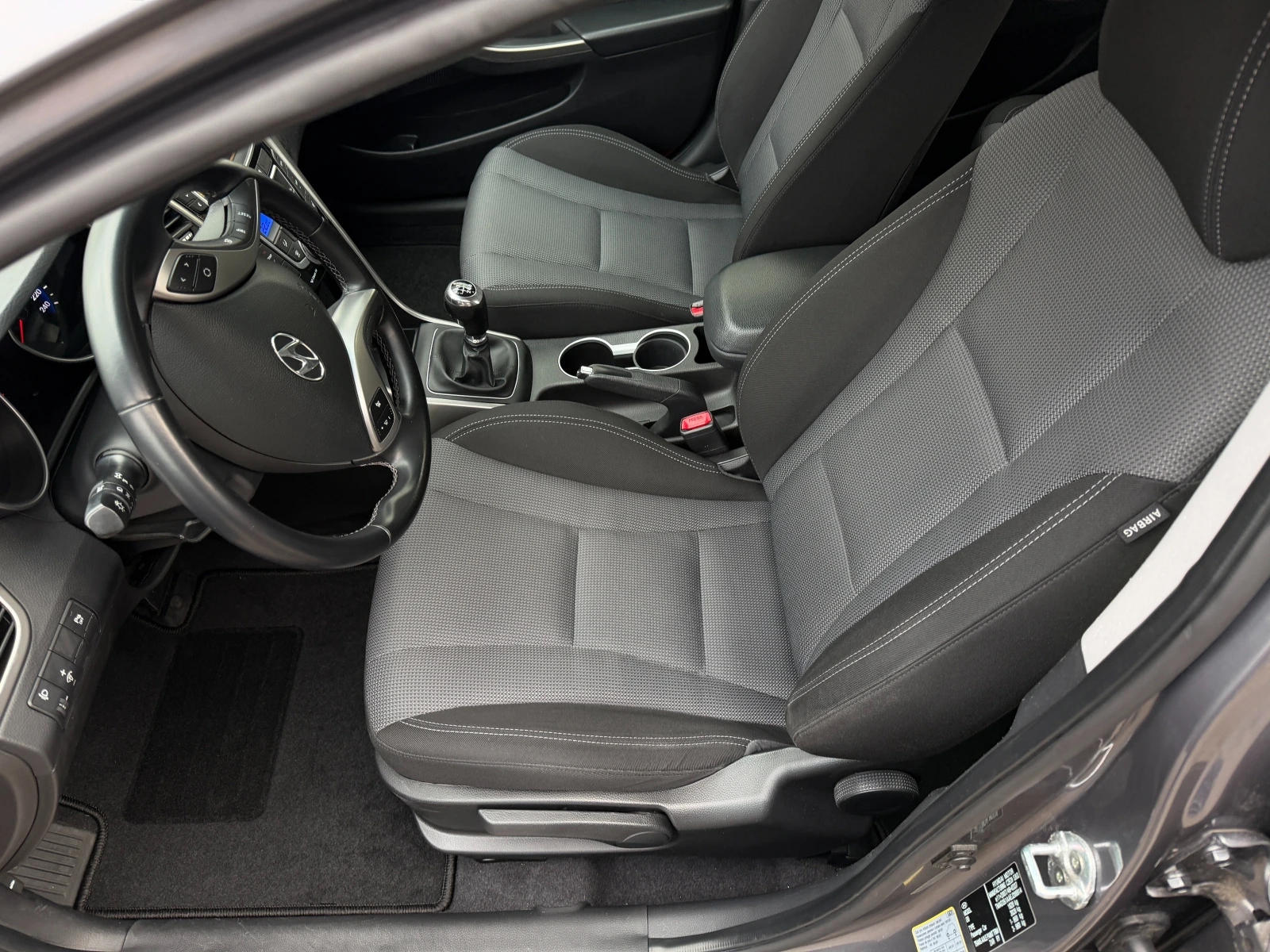 Hyundai I30 1.4i* 99к.с* СЕРВИЗНА КНИЖКА С ПЪЛНА ИСТОРИЯ - изображение 6