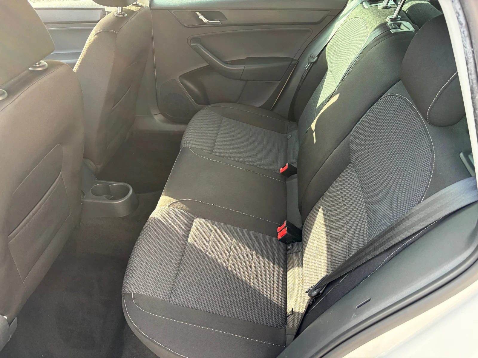 Skoda Rapid ELEGANCE 1.6TDI-105k.c /Navi., Xenon/ | Mobile.bg � ����������� 15