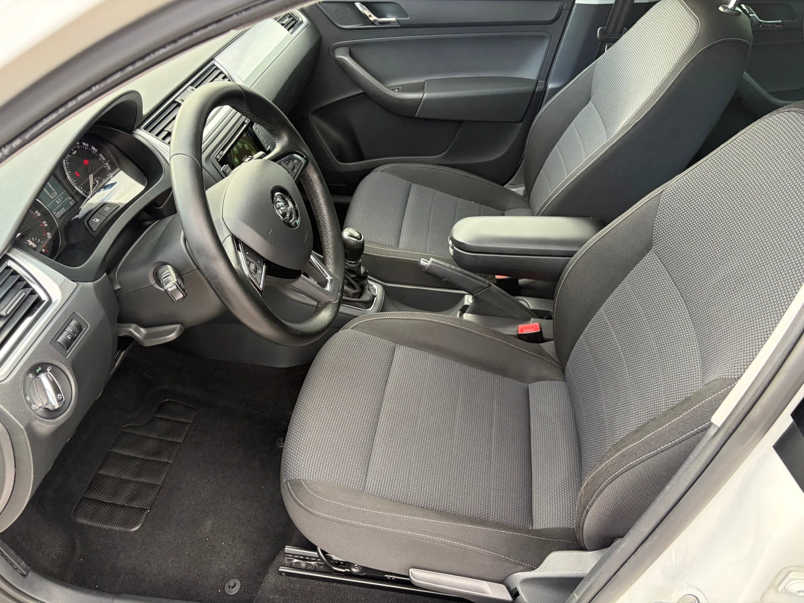 Skoda Rapid ELEGANCE 1.6TDI-105k.c /Navi., Xenon/ | Mobile.bg � ����������� 10