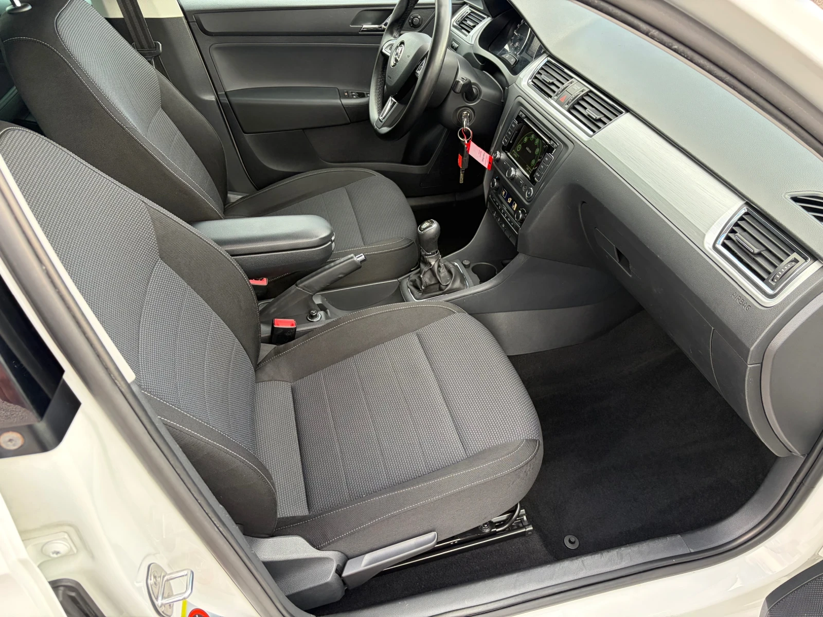 Skoda Rapid ELEGANCE 1.6TDI-105k.c /Navi., Xenon/ | Mobile.bg � ����������� 16