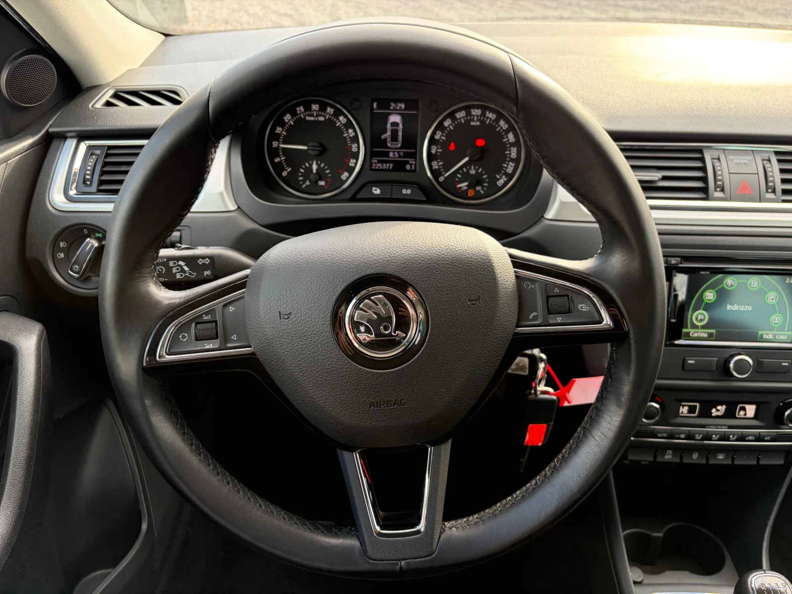 Skoda Rapid ELEGANCE 1.6TDI-105k.c /Navi., Xenon/ | Mobile.bg � ����������� 12
