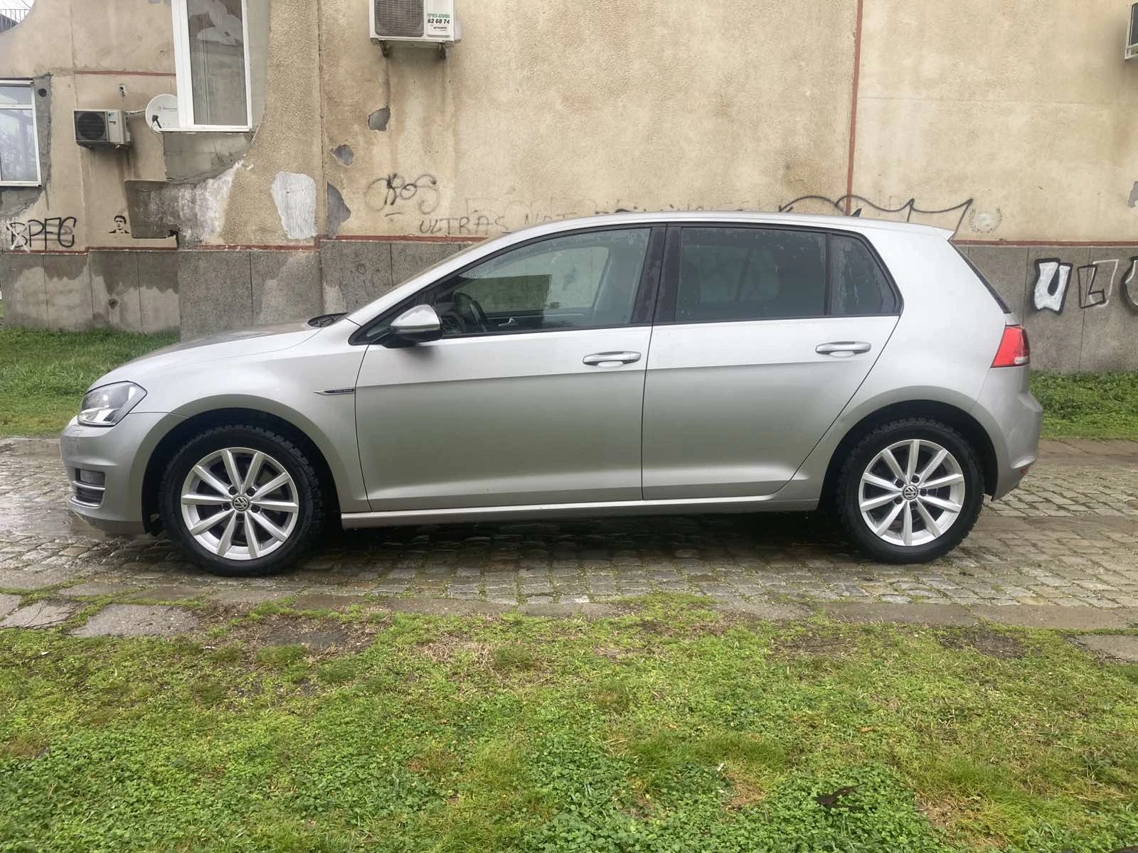 VW Golf 1.6TDI Автоматик 100хил км, снимка 2 - Автомобили и джипове - 53716767