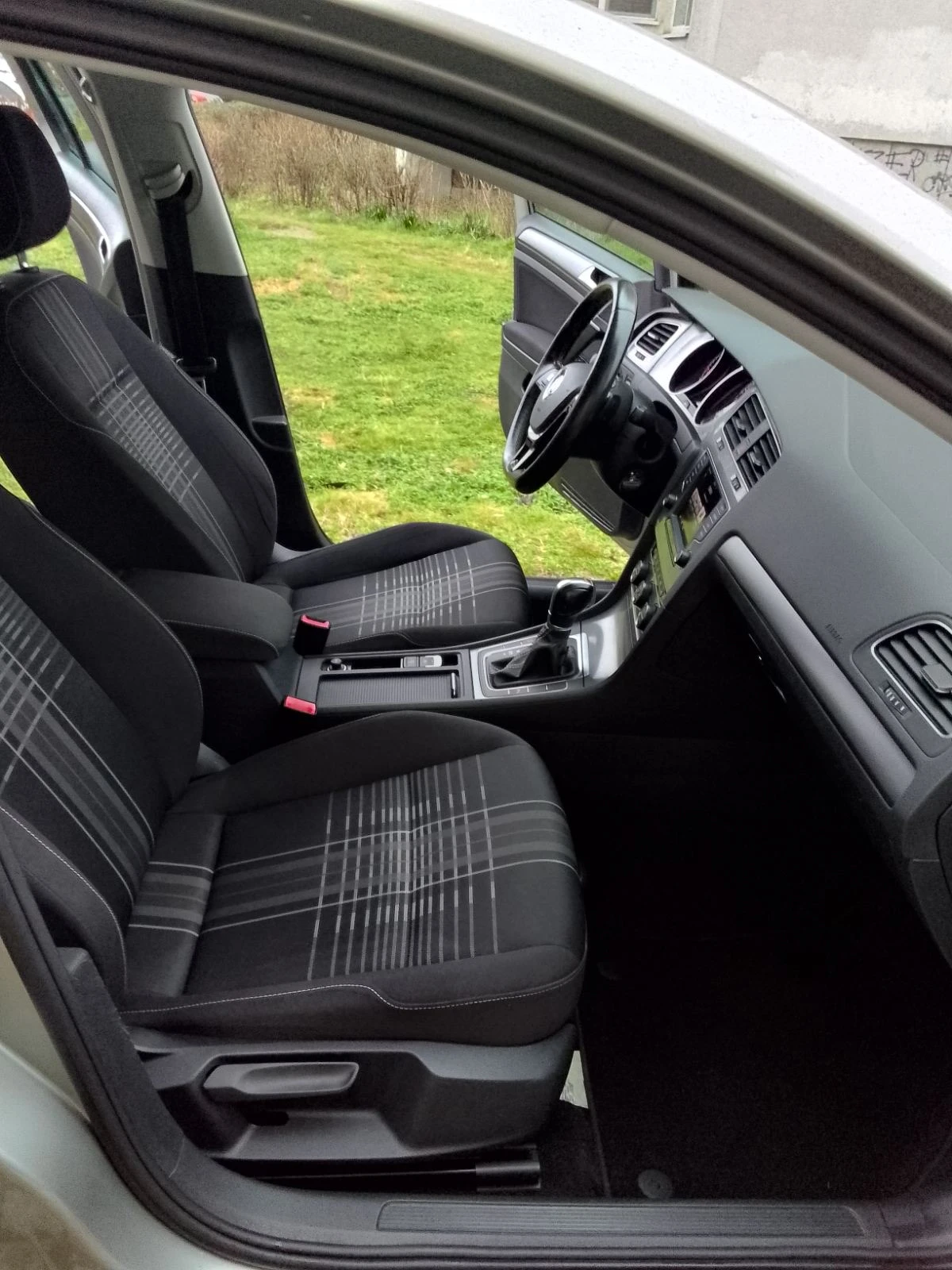 VW Golf 1.6TDI Автоматик 100хил км, снимка 11 - Автомобили и джипове - 53716767