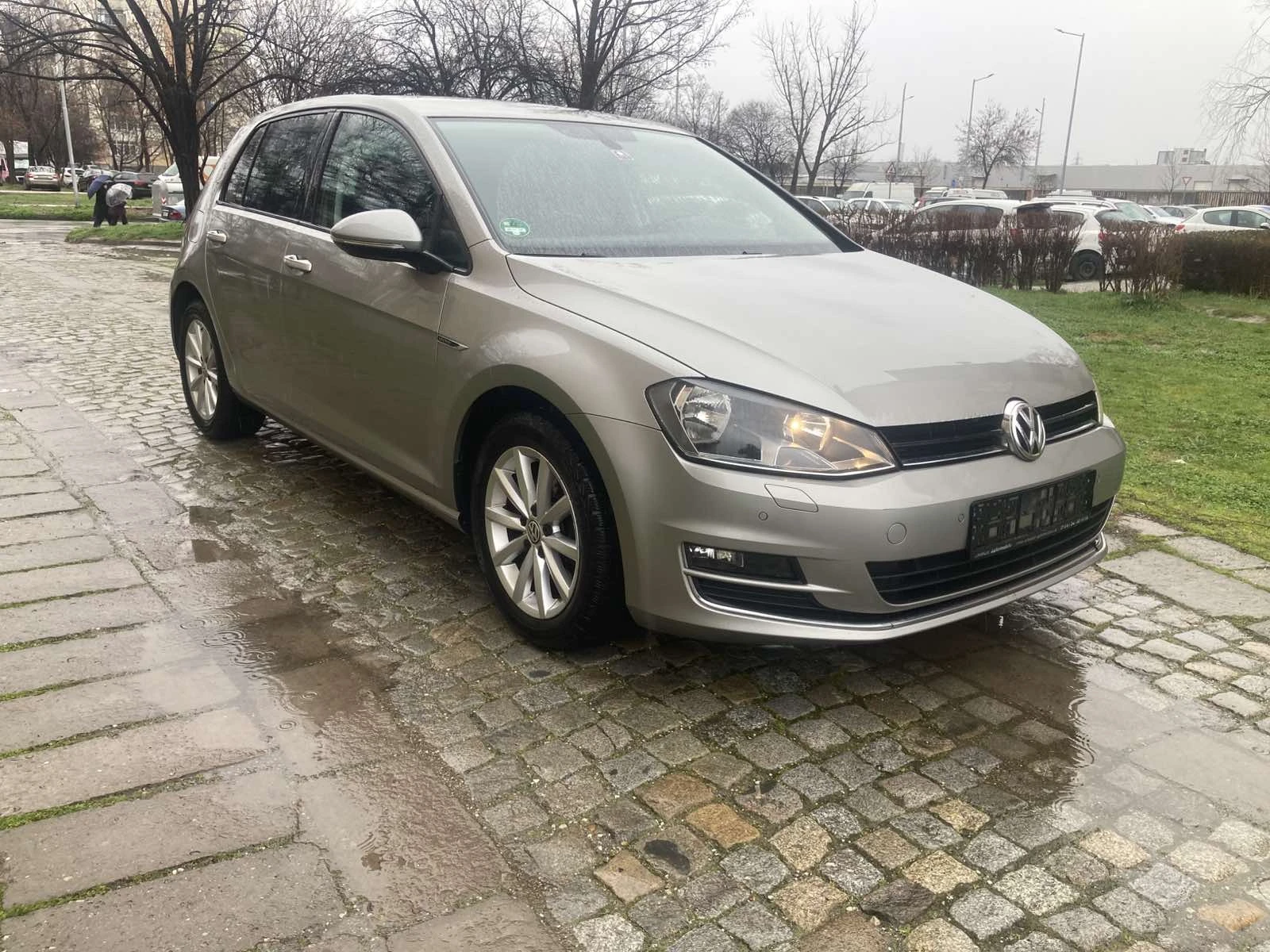 VW Golf 1.6TDI Автоматик 100хил км, снимка 8 - Автомобили и джипове - 53716767
