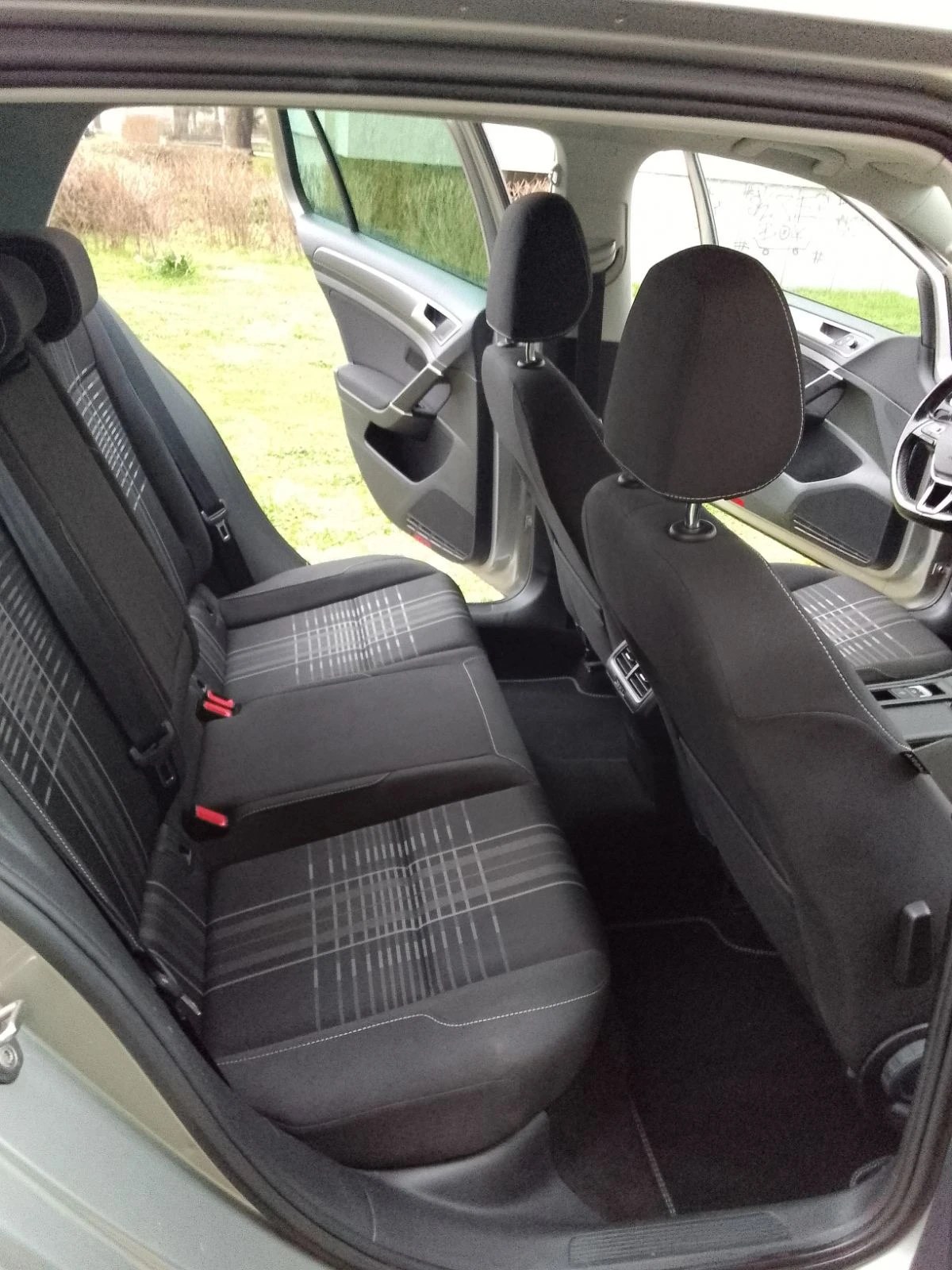 VW Golf 1.6TDI Автоматик 100хил км, снимка 10 - Автомобили и джипове - 53716767