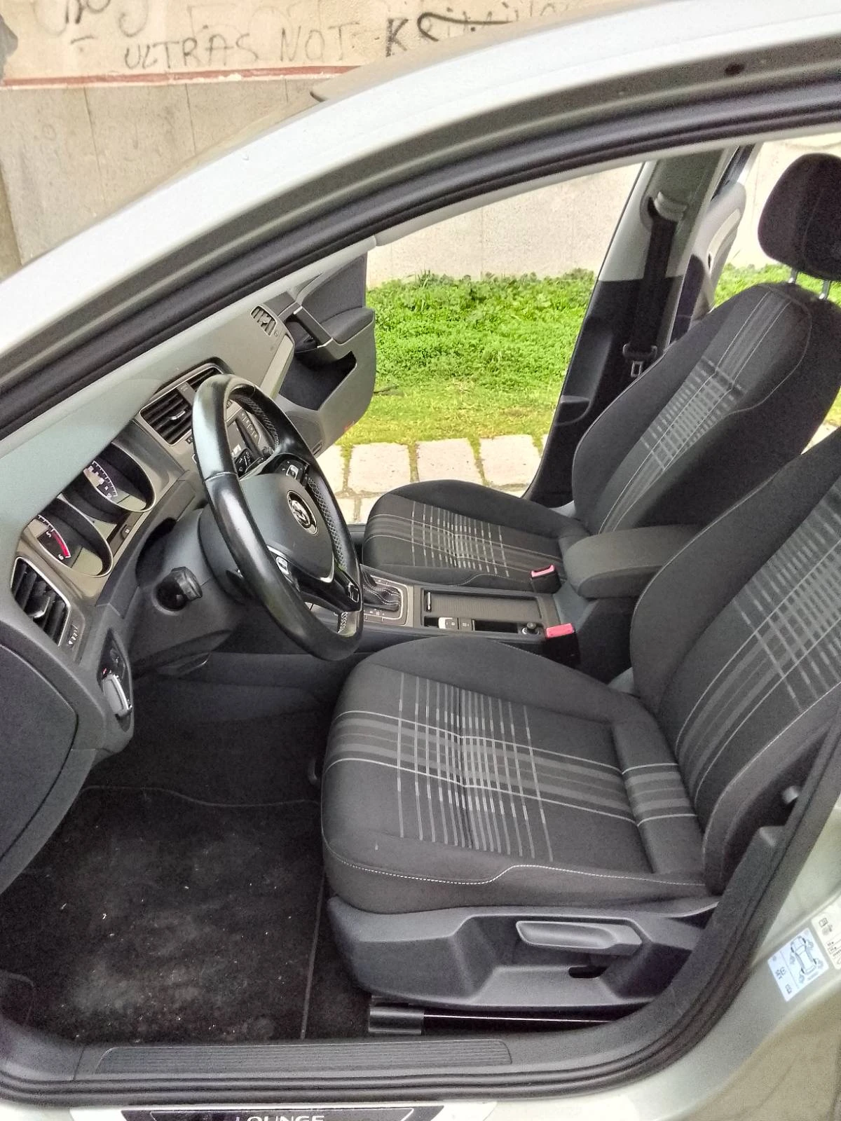 VW Golf 1.6TDI Автоматик 100хил км, снимка 14 - Автомобили и джипове - 53716767