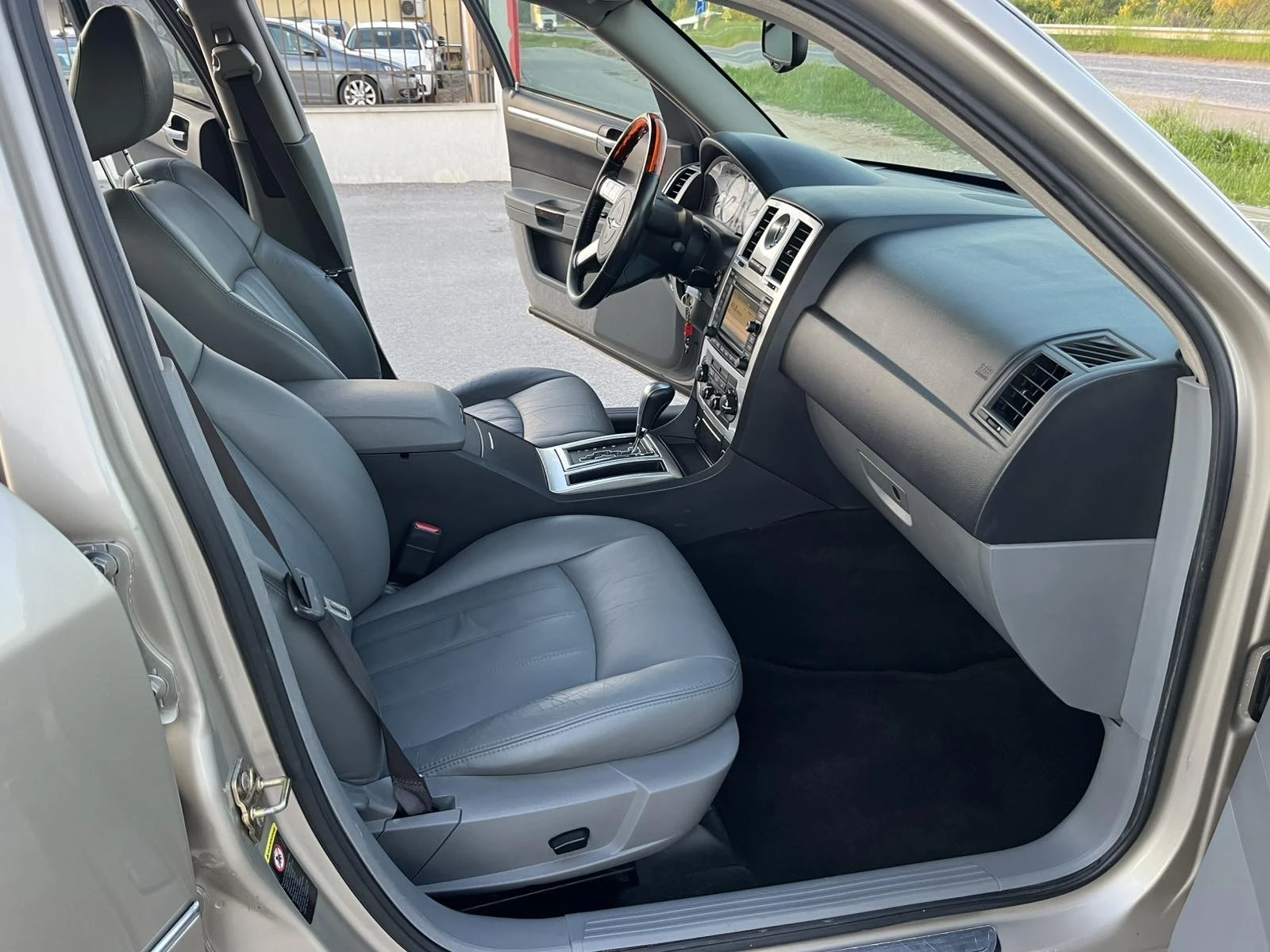 Chrysler 300c 3.5L 250кс КСЕНОН NAVI КОЖА ПОДГРЕВ КЛИМАТРОНИК, снимка 12 - Автомобили и джипове - 54544492