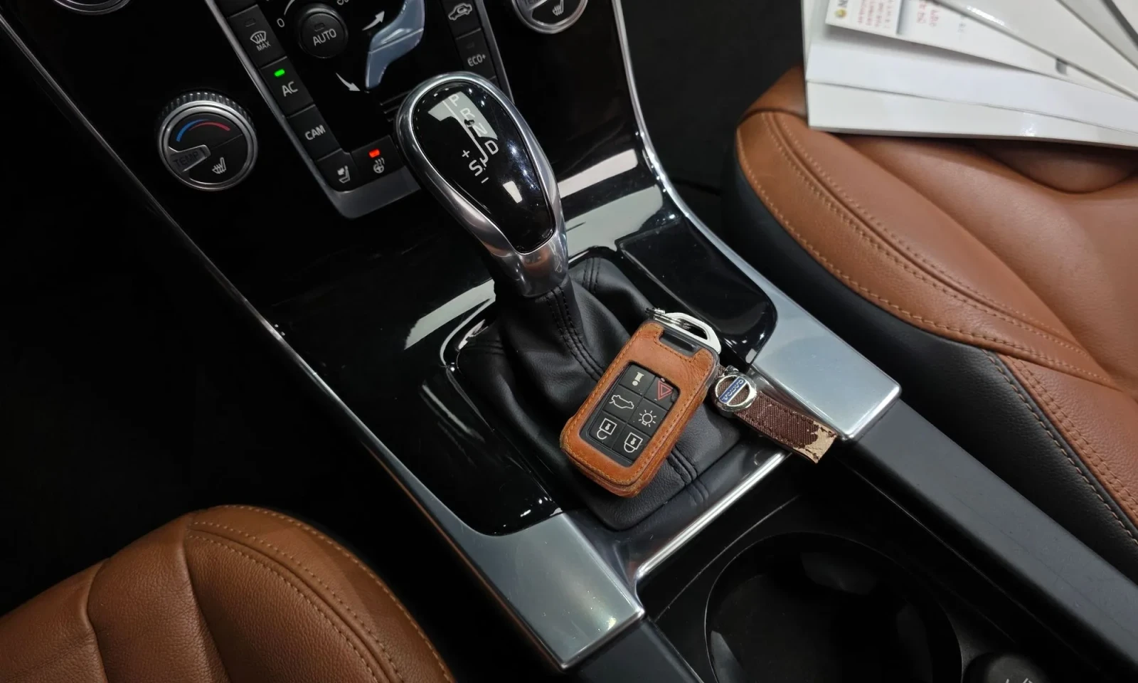 Volvo S60 T5 2.0t, снимка 8 - Автомобили и джипове - 55070820