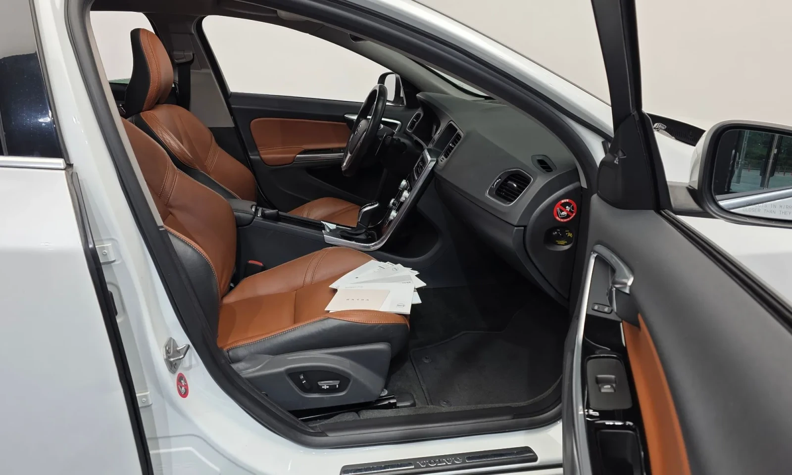 Volvo S60 T5 2.0t, снимка 10 - Автомобили и джипове - 55070820