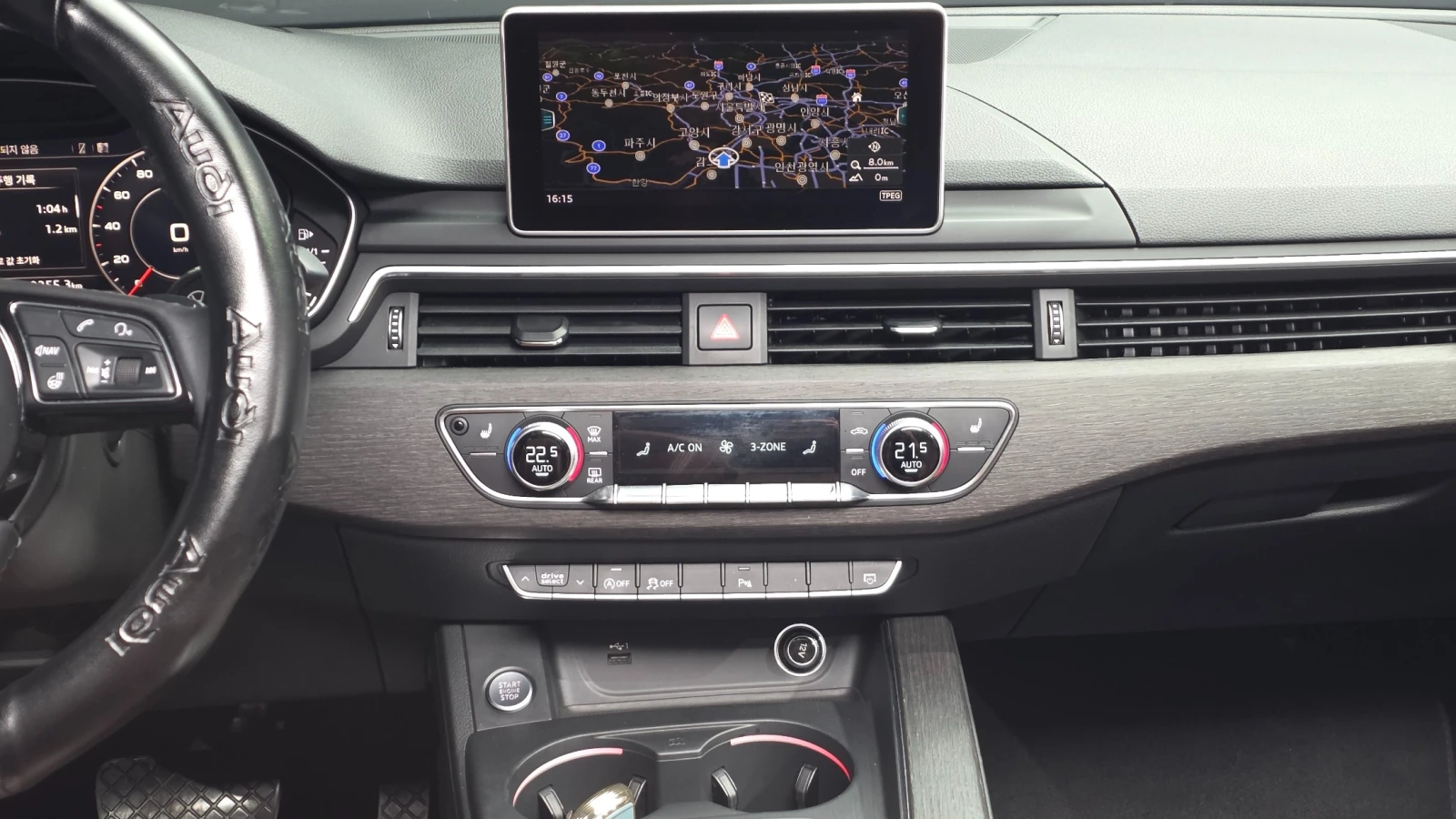 Audi A4 2.0 40 TFSI Premium, снимка 12 - Автомобили и джипове - 55198651