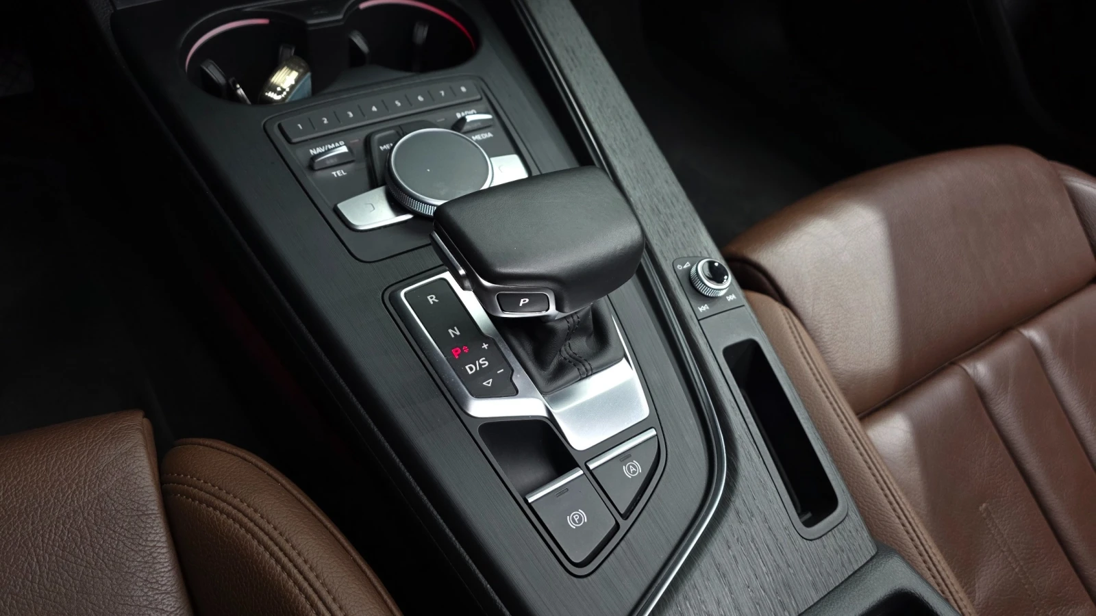 Audi A4 2.0 40 TFSI Premium, снимка 8 - Автомобили и джипове - 55198651