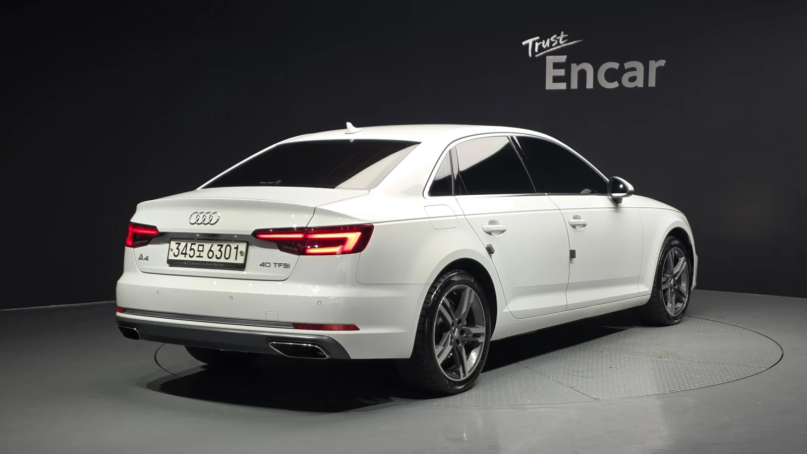 Audi A4 2.0 40 TFSI Premium, снимка 2 - Автомобили и джипове - 55198651