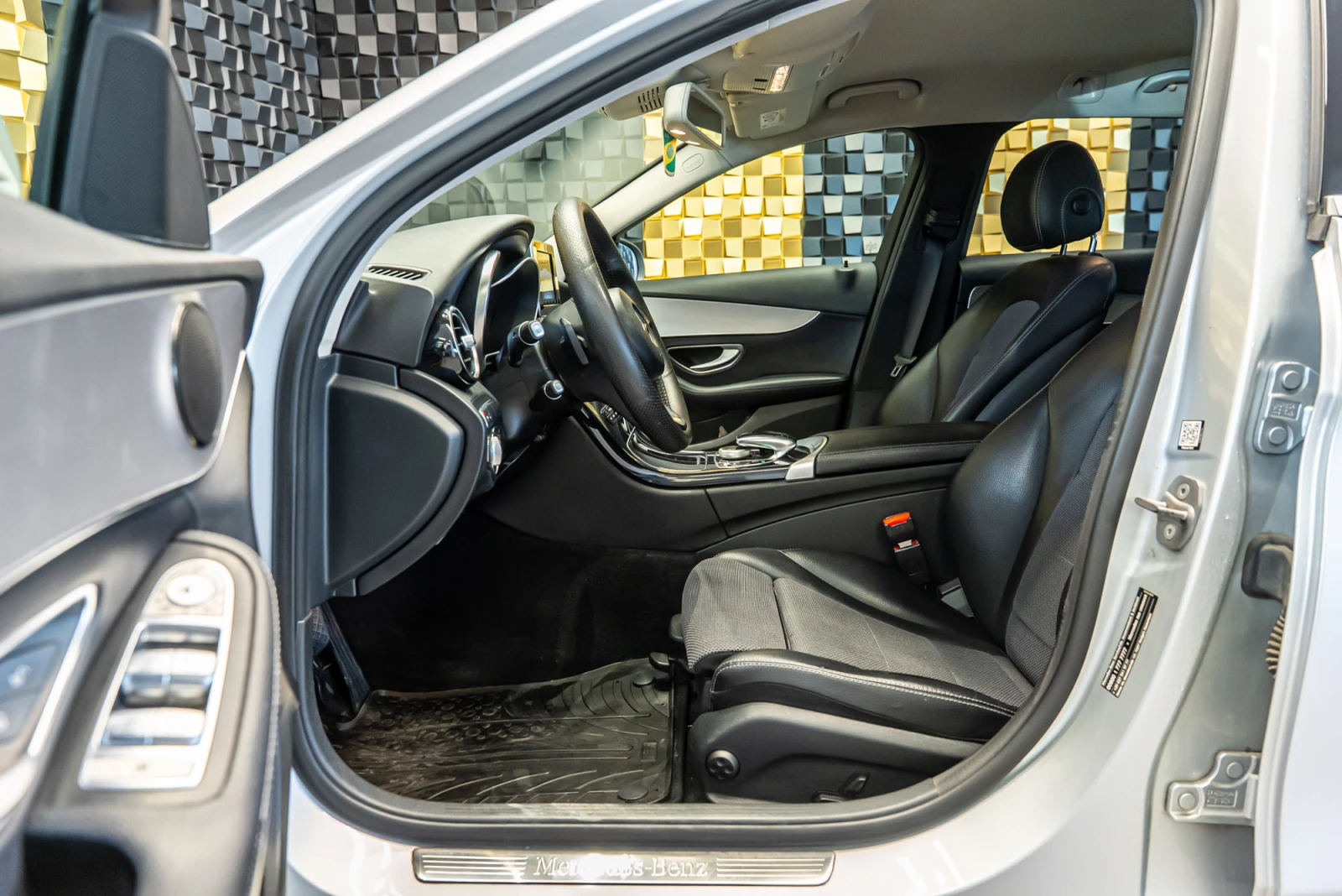 Mercedes-Benz C 220 d 4MATIC, снимка 10 - Автомобили и джипове - 55990410