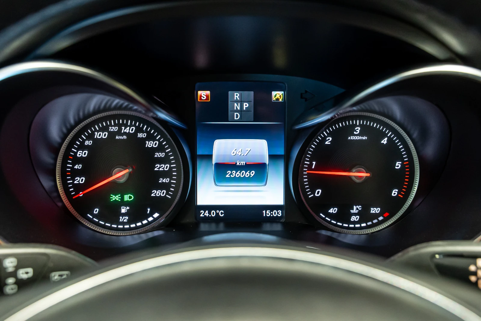 Mercedes-Benz C 220 d 4MATIC, снимка 13 - Автомобили и джипове - 55990410