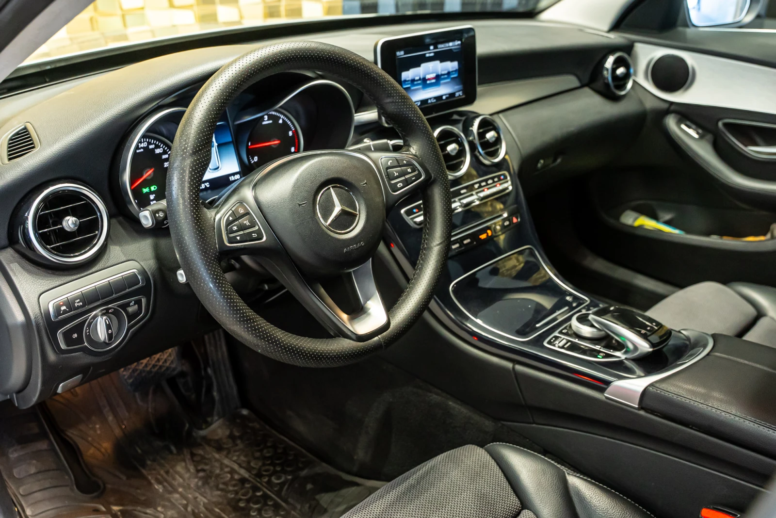 Mercedes-Benz C 220 d 4MATIC, снимка 7 - Автомобили и джипове - 55990410