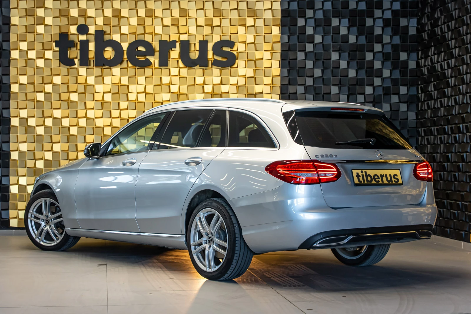 Mercedes-Benz C 220 d 4MATIC, снимка 2 - Автомобили и джипове - 55990410