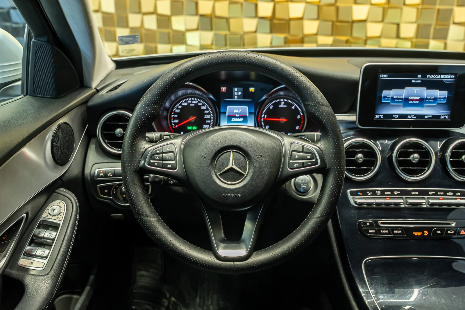 Mercedes-Benz C 220 d 4MATIC, снимка 12 - Автомобили и джипове - 55990410