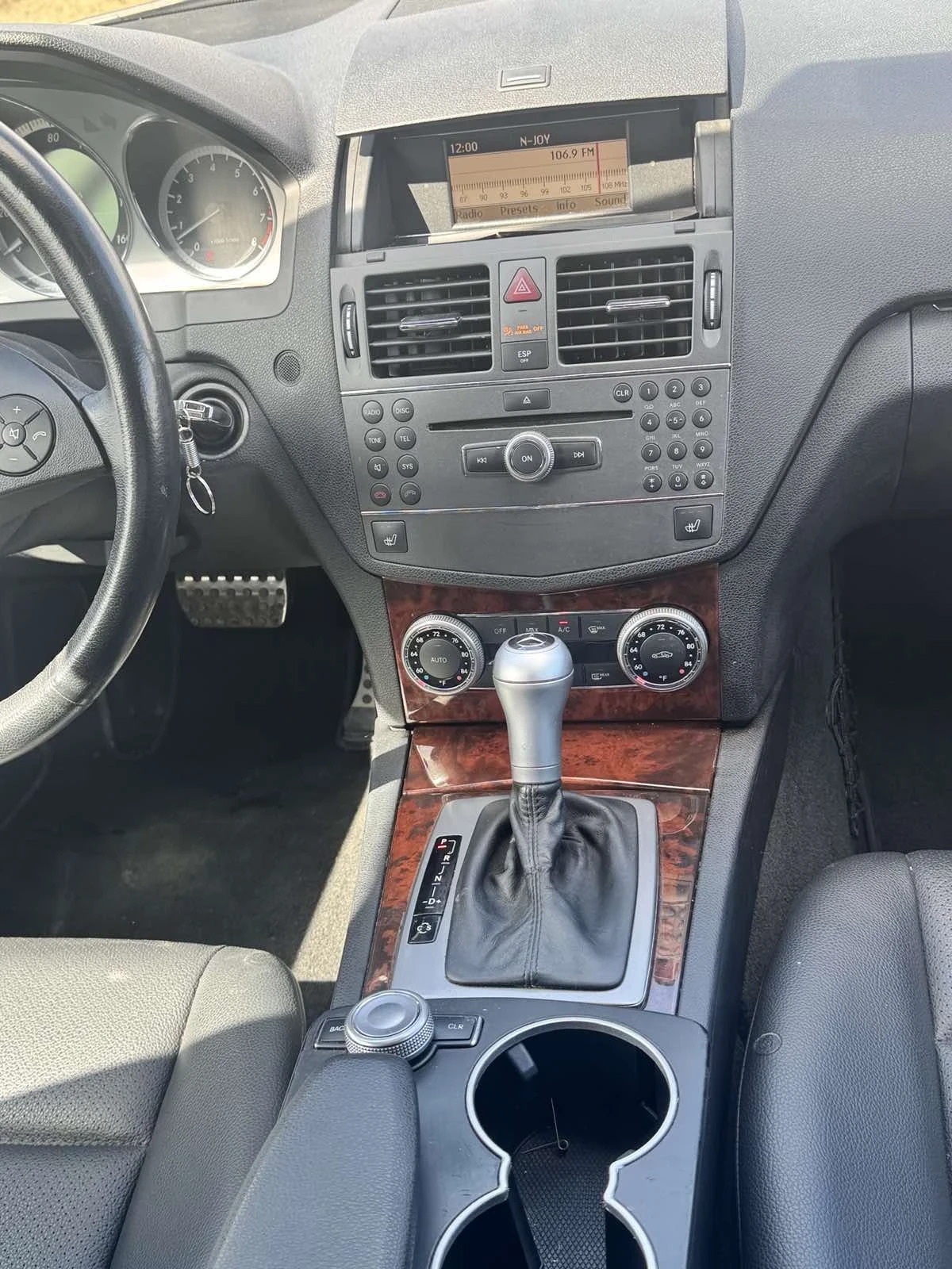 Mercedes-Benz C 300, снимка 12 - Автомобили и джипове - 56194876