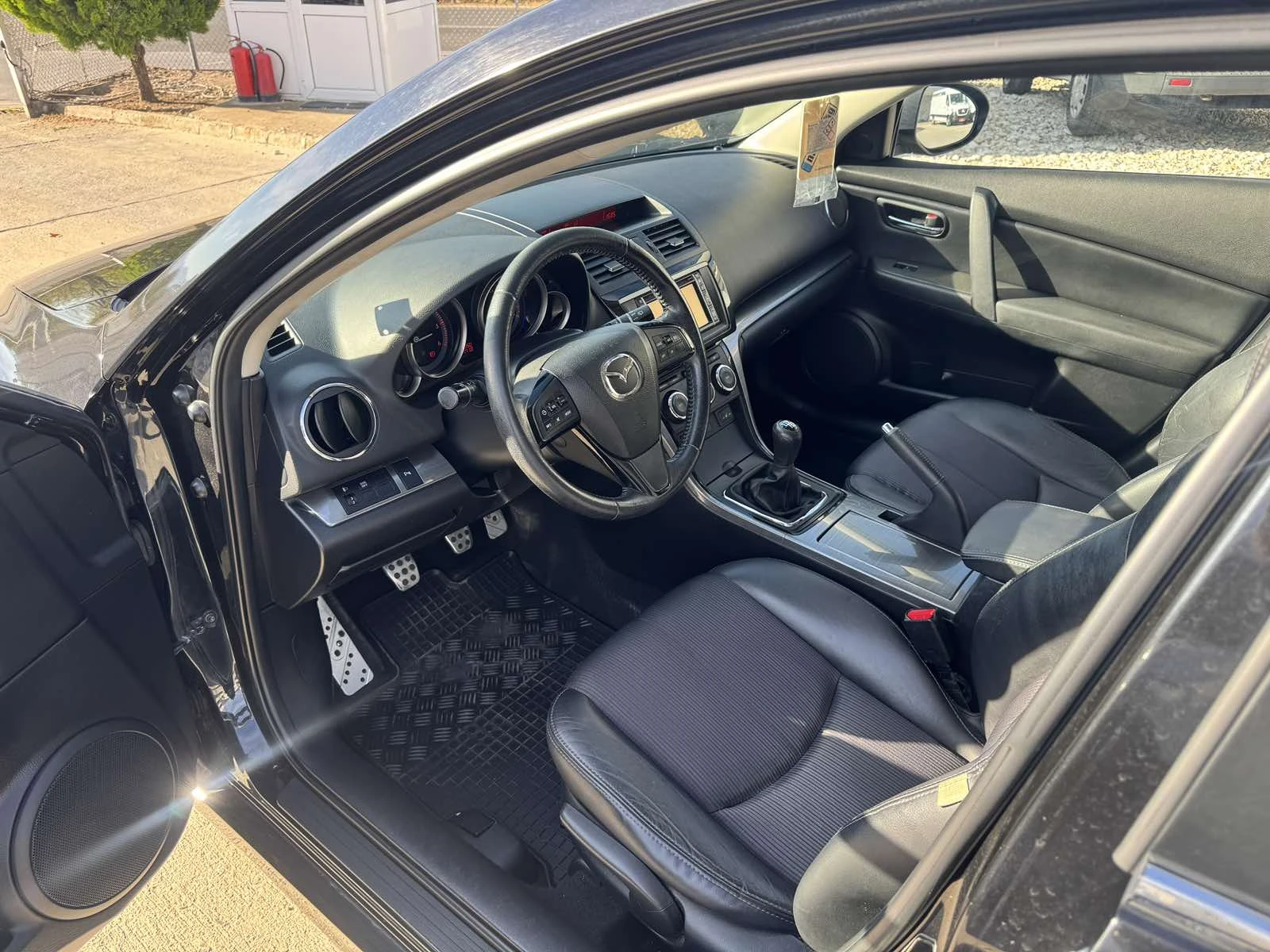Mazda 6 ПЕРФЕКТЕН, ОБСЛУЖЕН, снимка 13 - Автомобили и джипове - 56384598