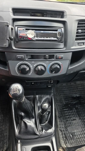 Toyota Hilux 2, 5 4Х4 EURO 5 B Климатик, снимка 10