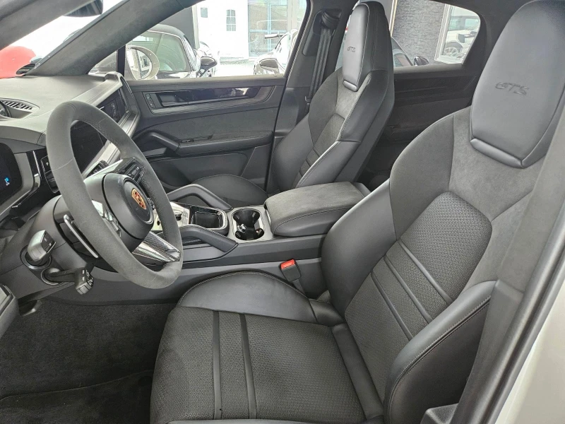 Porsche Cayenne GTS* COUPE* HEAD-UP* 22&#34;* PANO* DSITR* BOSE* , снимка 9 - Автомобили и джипове - 50809237