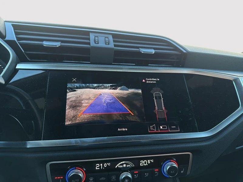 Audi Q3 quattro Komfort* 45* TFSI* АвтоКредит* (ЦЕНА ДО БГ, снимка 13 - Автомобили и джипове - 53513272