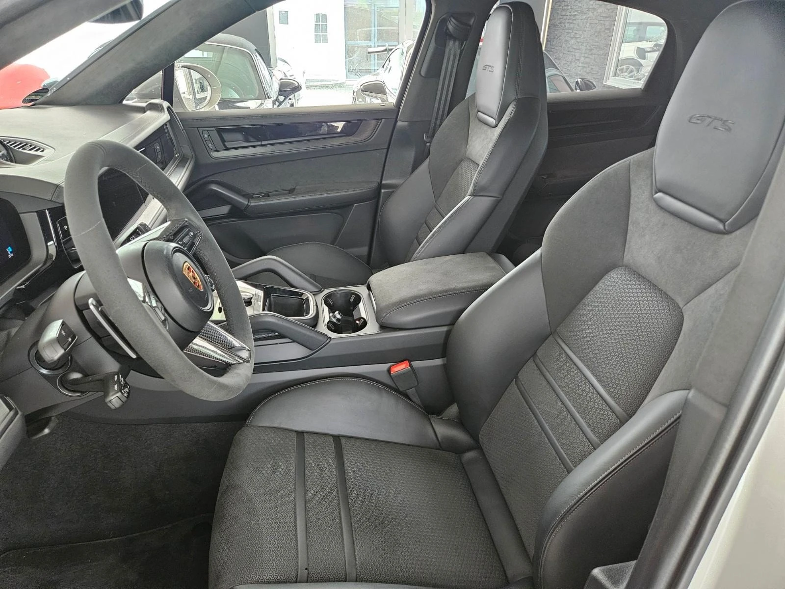 Porsche Cayenne GTS* COUPE* HEAD-UP* 22"* PANO* DSITR* BOSE*  - изображение 9