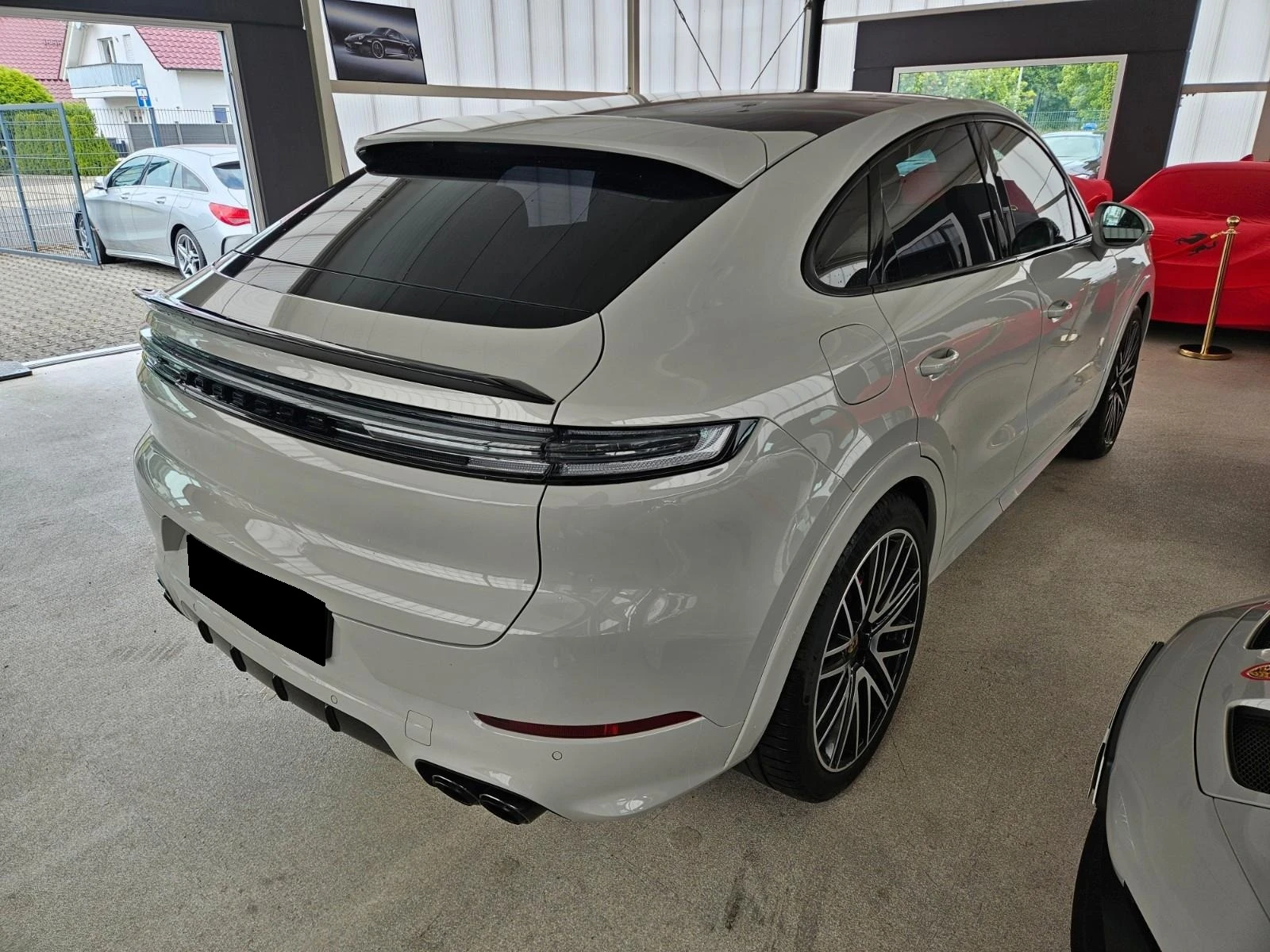 Porsche Cayenne GTS* COUPE* HEAD-UP* 22"* PANO* DSITR* BOSE*  - изображение 4