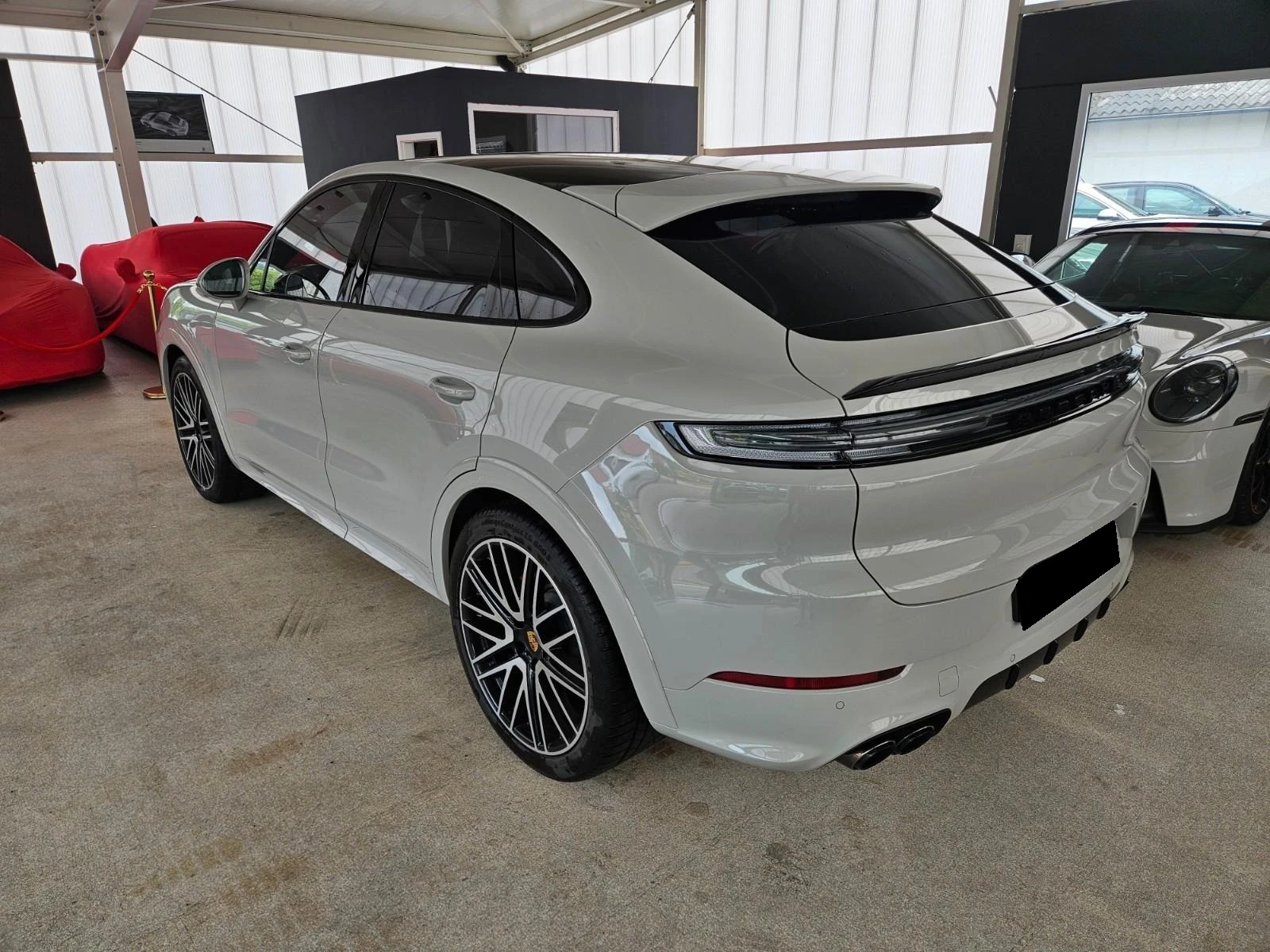 Porsche Cayenne GTS* COUPE* HEAD-UP* 22"* PANO* DSITR* BOSE*  - изображение 6