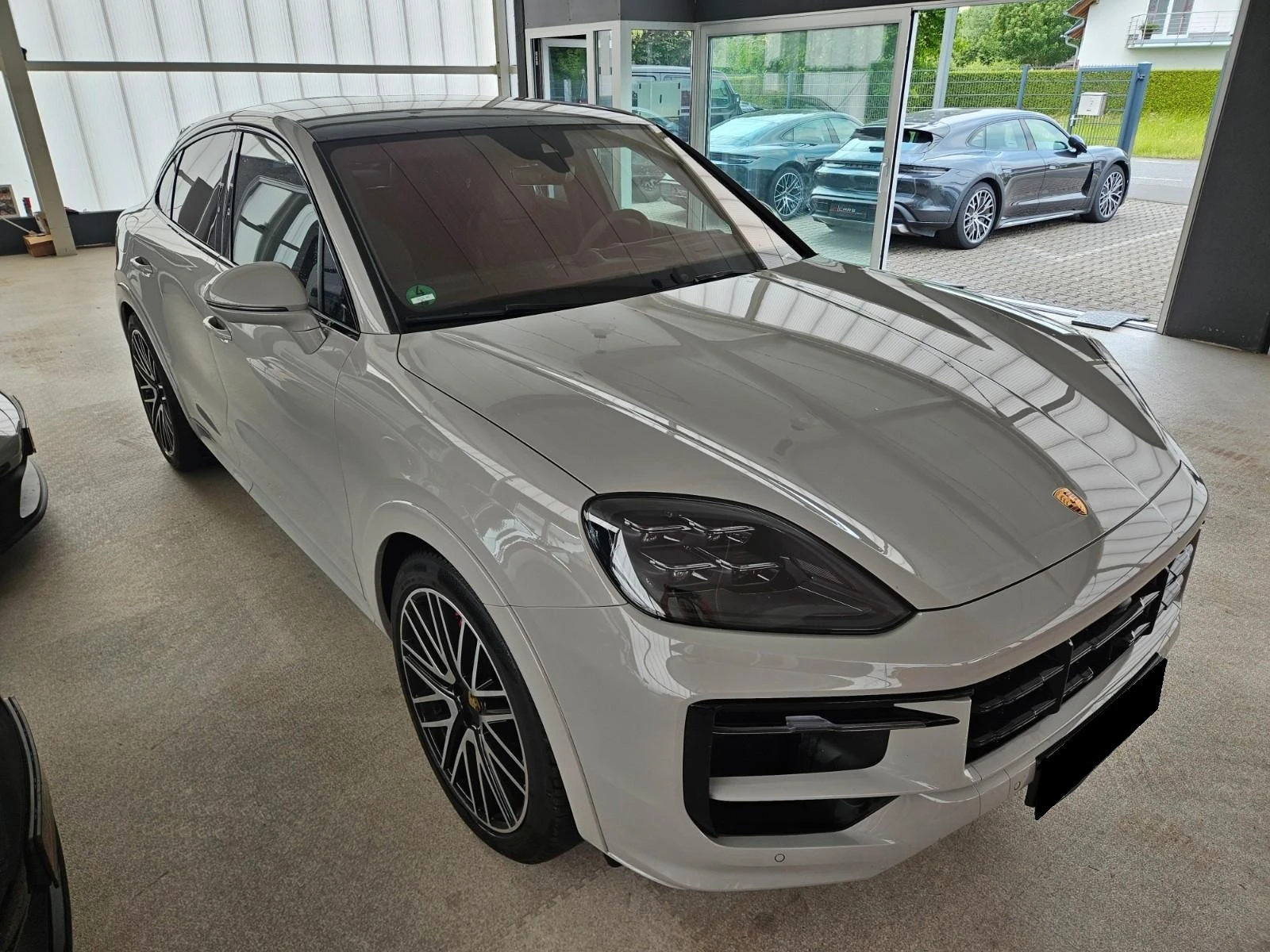 Porsche Cayenne GTS* COUPE* HEAD-UP* 22"* PANO* DSITR* BOSE*  - изображение 3