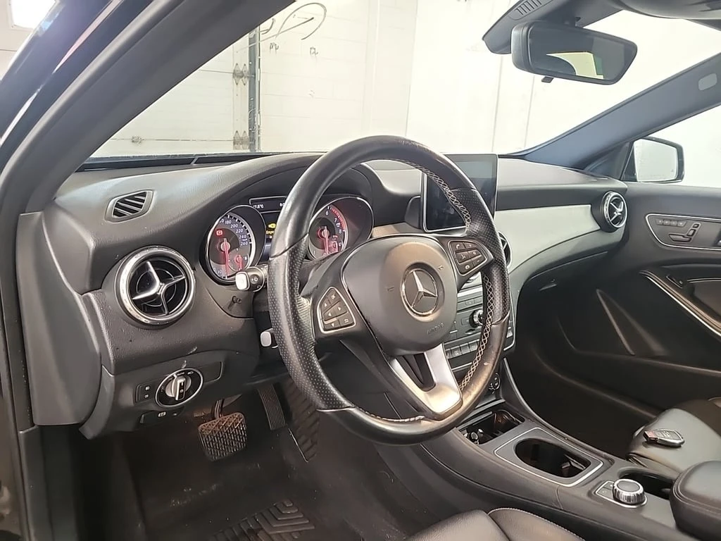 Mercedes-Benz GLA 250 * CARFAX * БЕЗ ПЪРВОНАЧАЛНА ВНОСКА - изображение 8