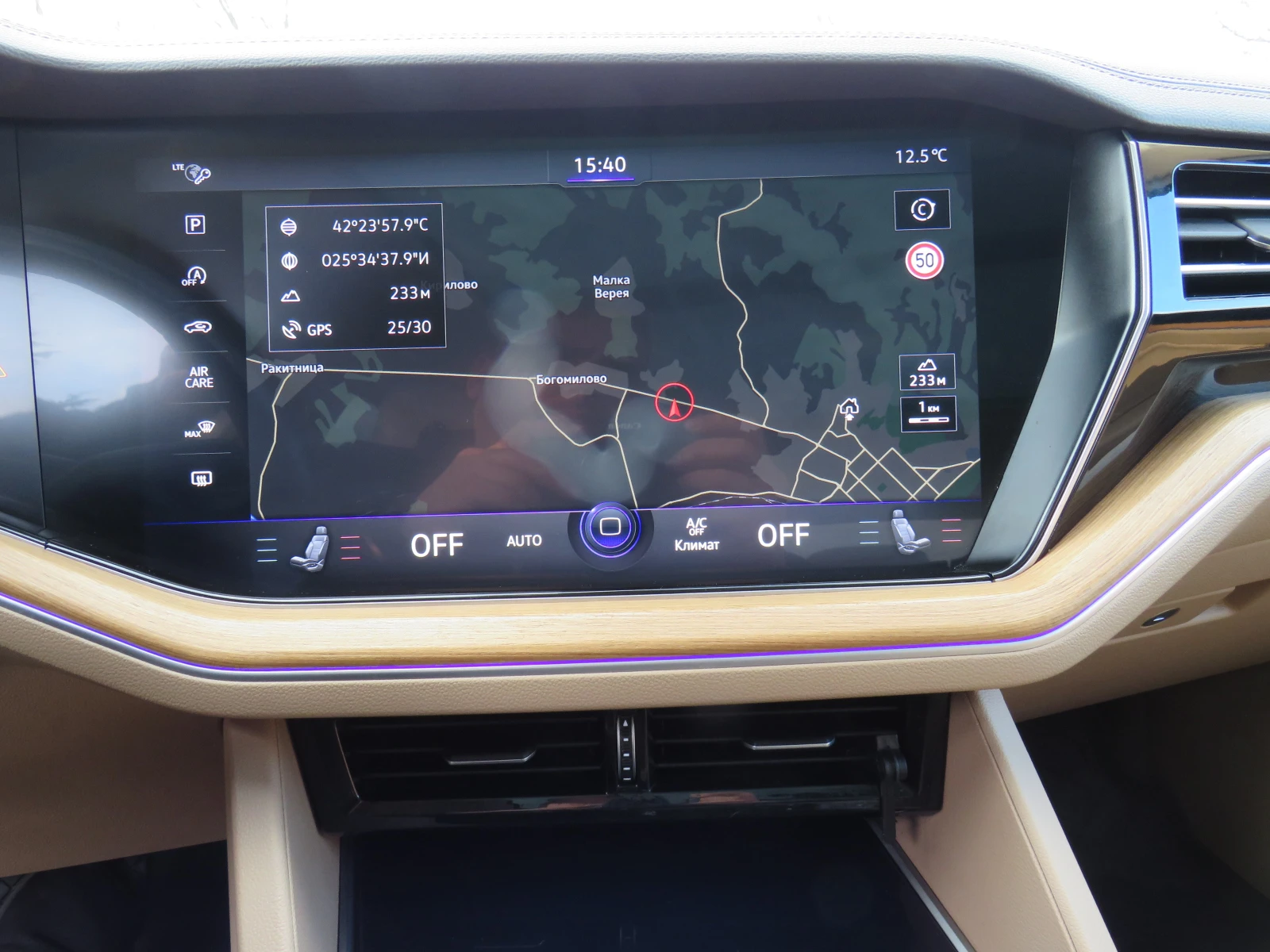 VW Touareg 3.0TDI * R-LINE 360  KEYLESS 4X4 DISTRONIC+ * , снимка 14 - Автомобили и джипове - 53764954