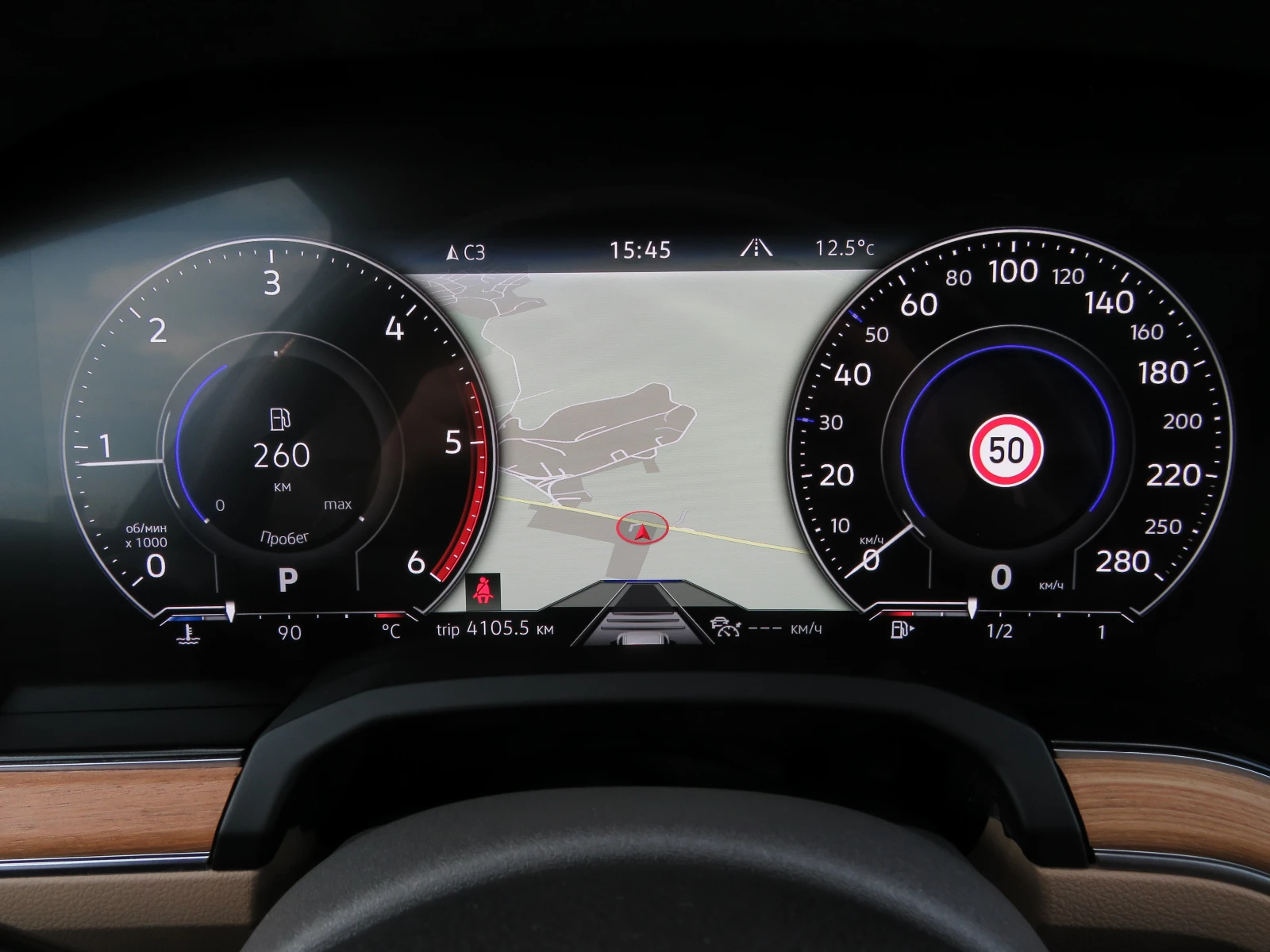 VW Touareg 3.0TDI * R-LINE 360  KEYLESS 4X4 DISTRONIC+ * , снимка 17 - Автомобили и джипове - 53764954