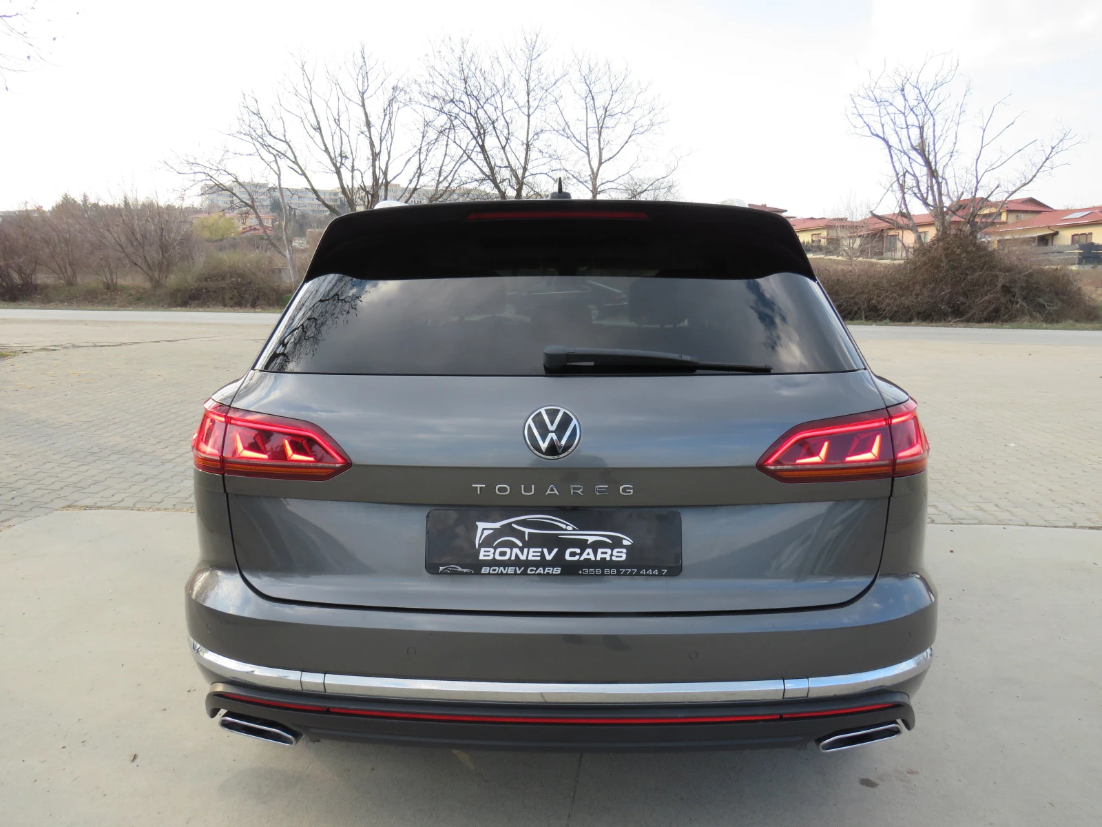 VW Touareg 3.0TDI * R-LINE 360  KEYLESS 4X4 DISTRONIC+ * , снимка 6 - Автомобили и джипове - 53764954