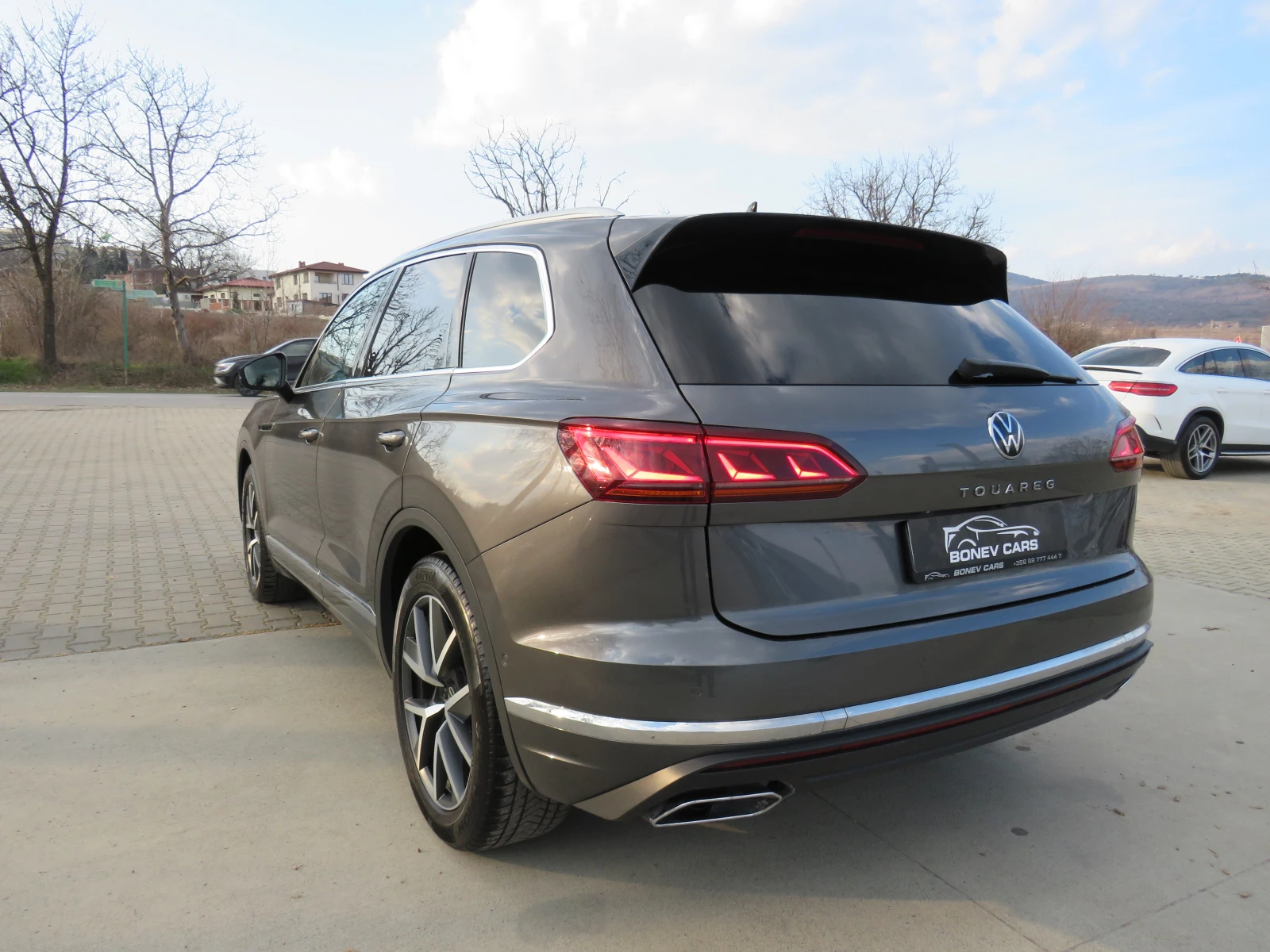 VW Touareg 3.0TDI * R-LINE 360  KEYLESS 4X4 DISTRONIC+ * , снимка 7 - Автомобили и джипове - 53764954