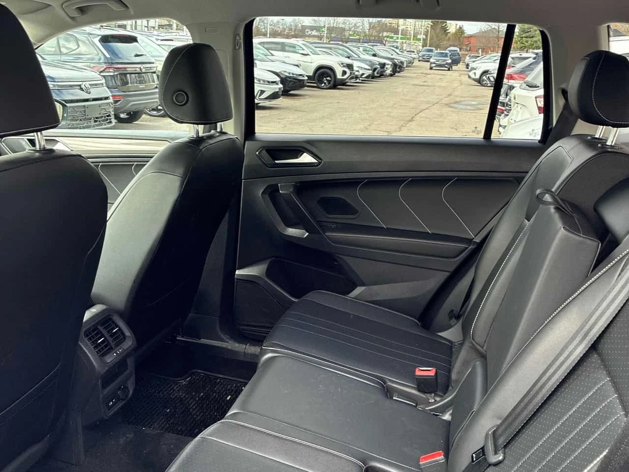 VW Tiguan * Comfortline * CARFAX * ПАНО * KEYLESS * ПОДГРЕВИ, снимка 12 - Автомобили и джипове - 53836315