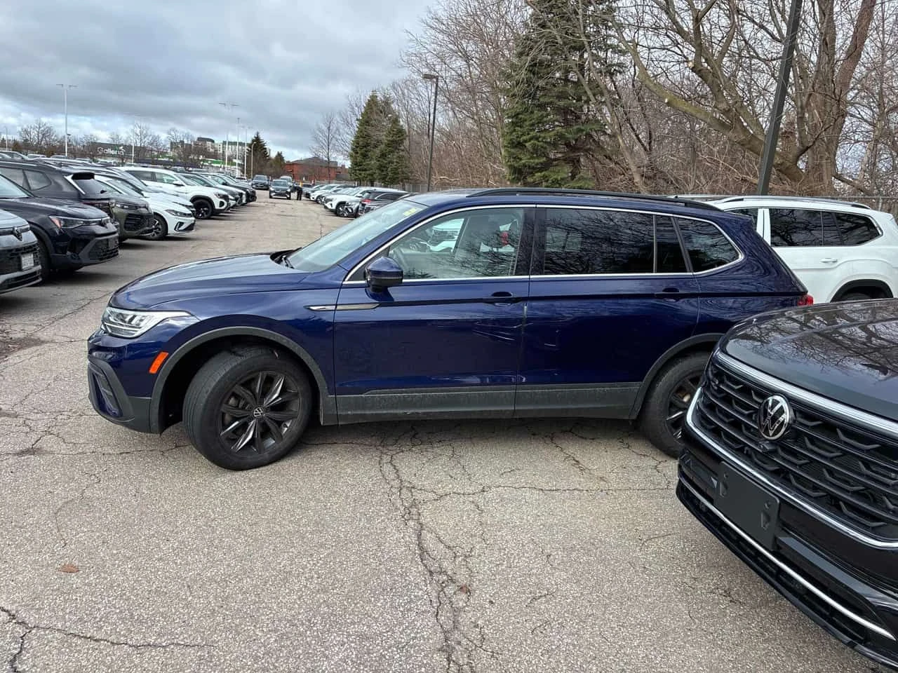 VW Tiguan * Comfortline * CARFAX * ПАНО * KEYLESS * ПОДГРЕВИ, снимка 2 - Автомобили и джипове - 53836315