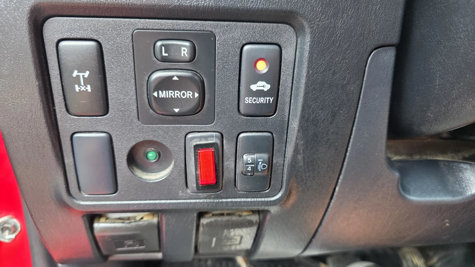Toyota Hilux 2, 5 4Х4 EURO 5 B Климатик, снимка 9 - Автомобили и джипове - 54822381