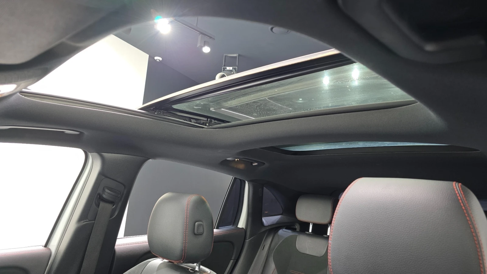 Mercedes-Benz EQA 250 Amg Package * Крайна Цена* , снимка 13 - Автомобили и джипове - 56082610