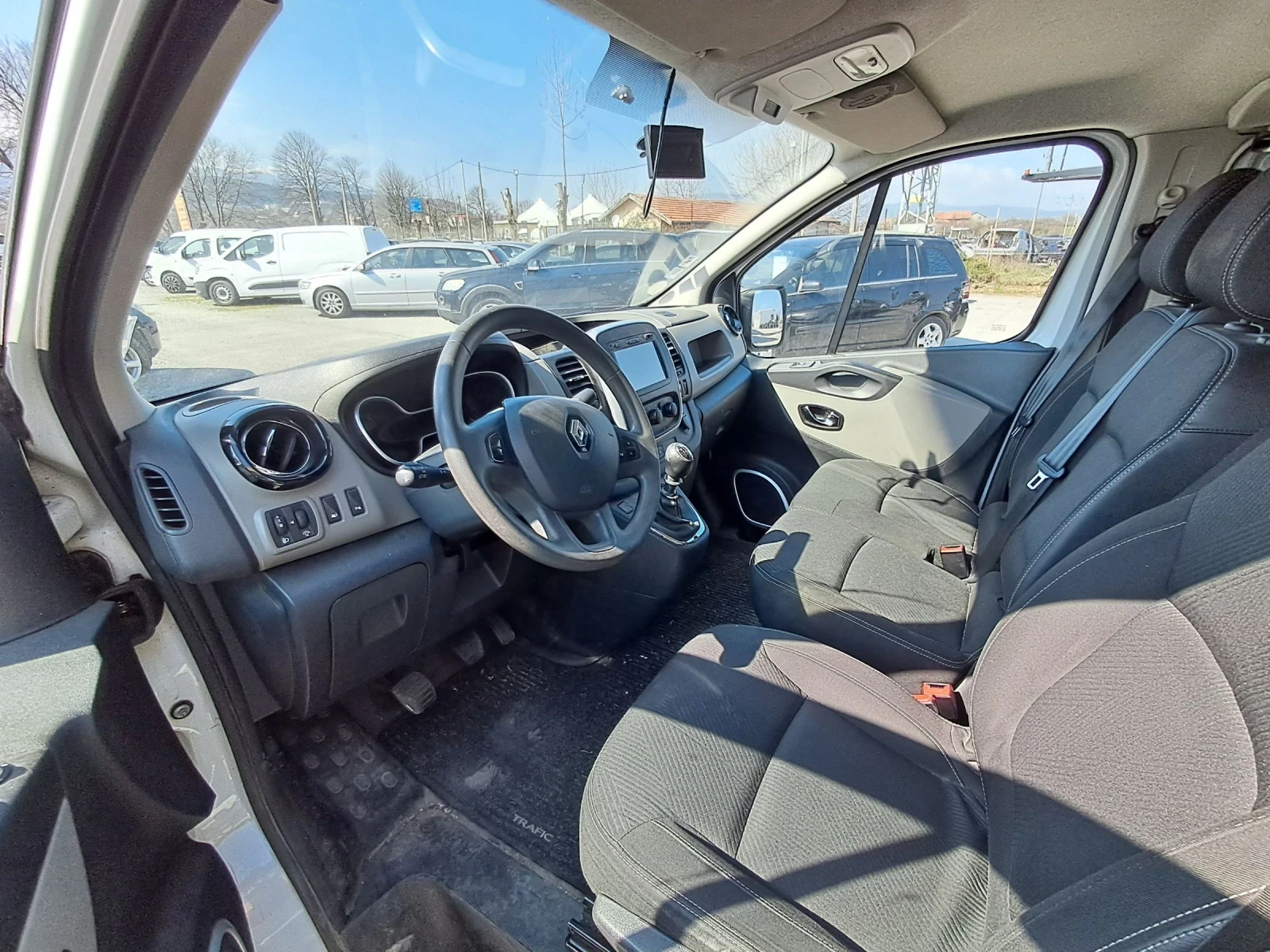 Renault Trafic 1.6 dci / 5+ 1 климатик, снимка 8 - Бусове и автобуси - 53558298