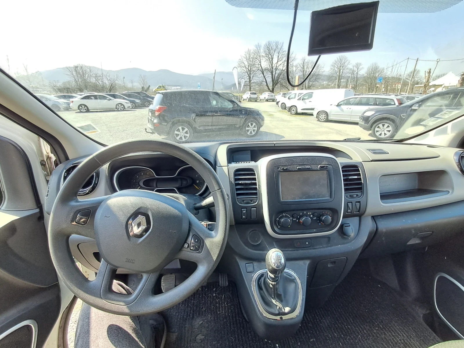 Renault Trafic 1.6 dci / 5+ 1 климатик, снимка 9 - Бусове и автобуси - 53558298