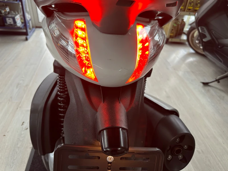 Piaggio Beverly 350i 09.2012г., снимка 4 - Мотоциклети и мототехника - 51978486