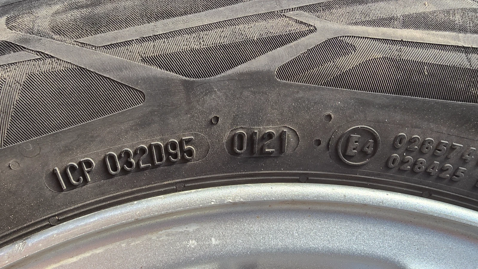 Гуми с джанти Continental 195/65R15, снимка 4 - Гуми и джанти - 56252286