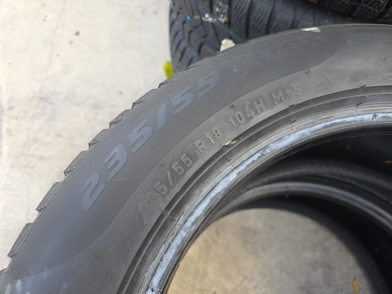 Гуми Зимни 235/55R18, снимка 6 - Гуми и джанти - 56664368
