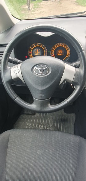 Toyota Auris 1.6 бензин 124к.с. , снимка 9